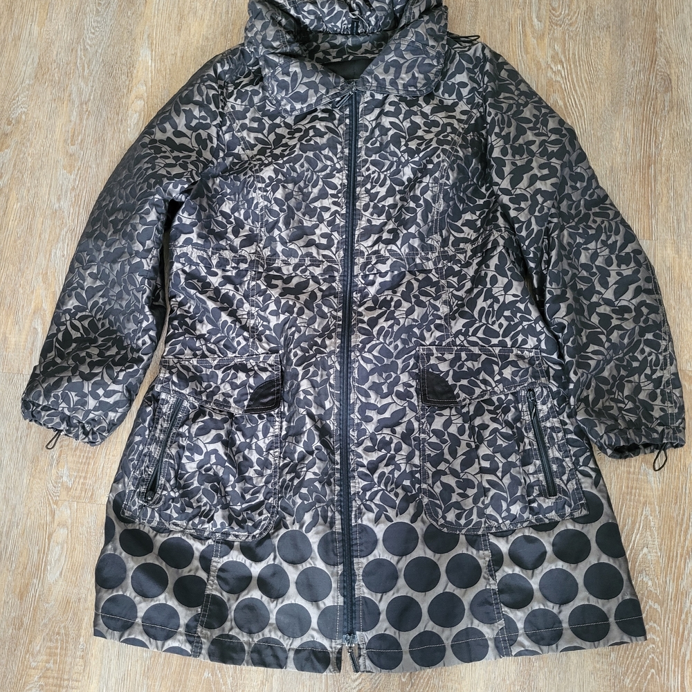 Women's Quilted Hooded Coat - Black & Taupe Leaf Pattern